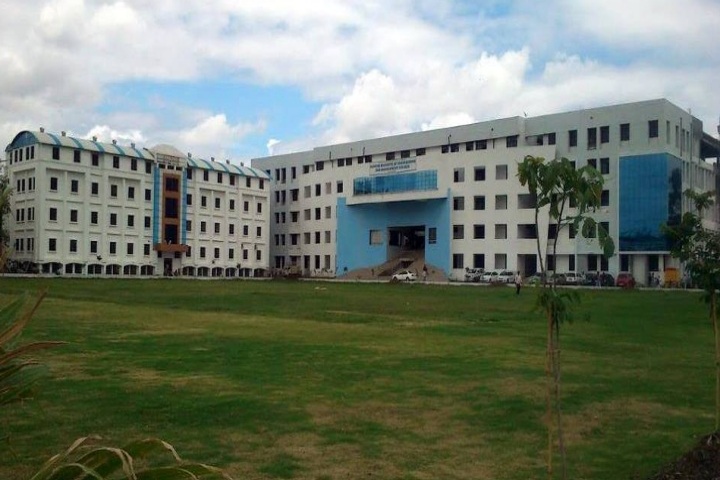 https://cache.careers360.mobi/media/colleges/social-media/media-gallery/4595/2018/11/8/Campus view of Deogiri Institute of Engineering and Management Studies Aurangabad_Campus-view.jpg